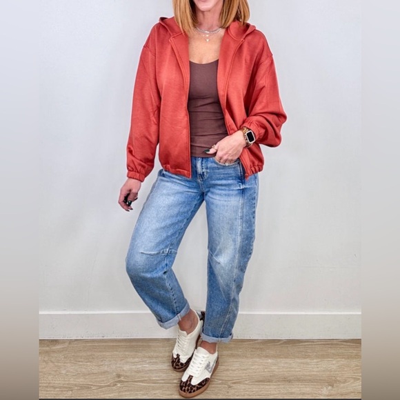 NWT YELETE Scuba in Rust Zip-Up Hoodie. - Picture 3 of 4